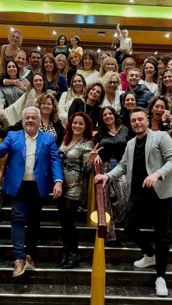 Máster Aromaterapia

Una formación en forma de experiencia con @magatzemdelperruquer y @alqvimia_official 👩‍🎓💃🏻

Entre clase y clase; paisajes y comidas compartidas con compañer@s del sector de la estética.

No sólo nos hemos adentrado en el mundo de la aromaterapia Alqvímica, hemos tenido la oportunidad de conocer a profesionales fantásticos 🥰

Gracias @xbaiget y a Antonio por todo!
Gracias @mundonadia por compartir tu sabiduría Alqvímica
Gracias @blonde973 por ser luz 
Gracias por las risas y lágrimas compartidas compañer@s!

Y enhorabuena @naath_90 por conseguirlo 👏🏻💪🏻

.
.
.
#matacampaña #matacampanya #matacampañaespaidebellesa 
#alqvimia_official #formacion #aprender 
#aromaterapia 
#master 
#lleida